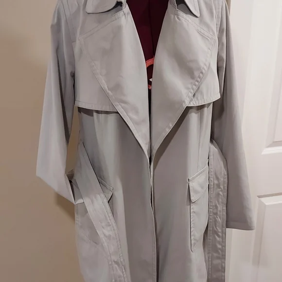 Light Weight Trench - Picture 2 of 6